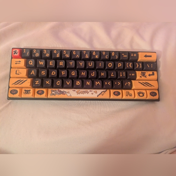 Black and Yellow XVX M61 Tiger Gaming Keyboard Graffiti Style - Picture 4 of 14